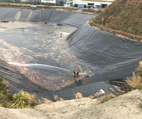 九所镇废水池清理