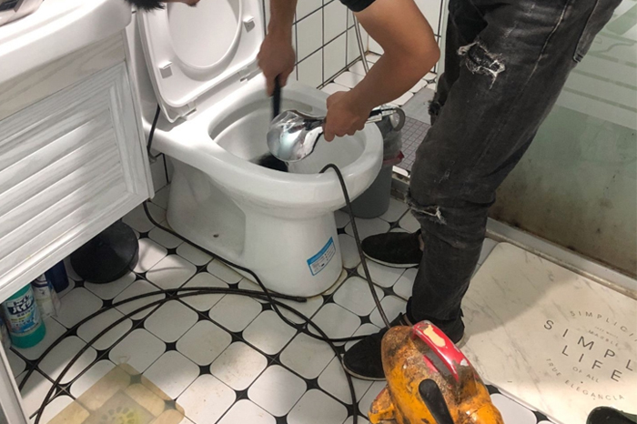 九所镇马桶堵塞自己疏通还是找师傅?专业上门服务让你省时更省心